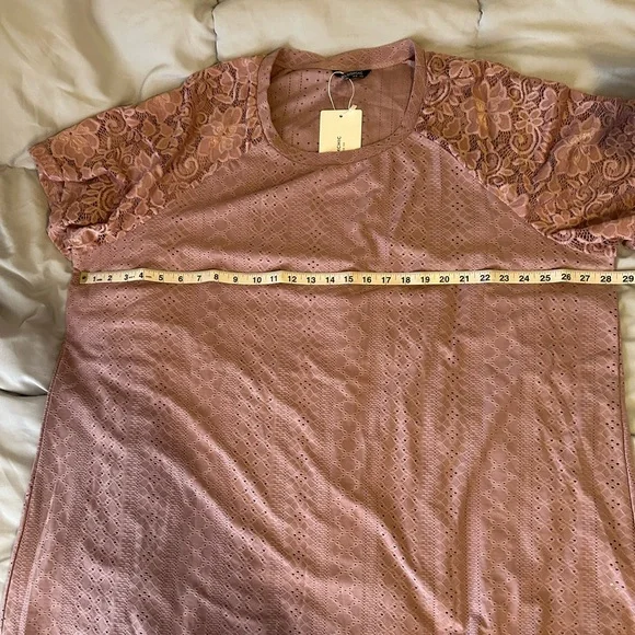 BloomChic Dusty Pink Women's Short Sleeve Lace Top Size 26 New - Picture 6 of 7